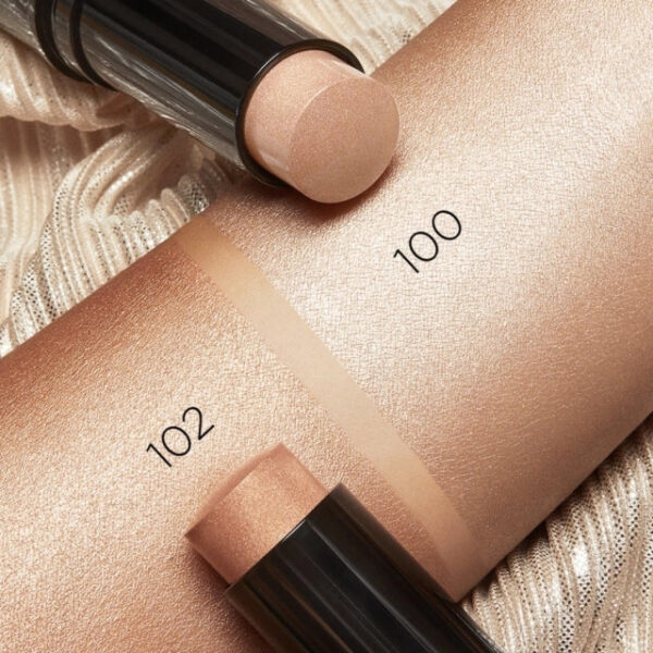 Radiant Touch Creamy Stick Highlighter - Iluminador Rosto - Cor 102 - Golden Biscuit - 10g - Image 4